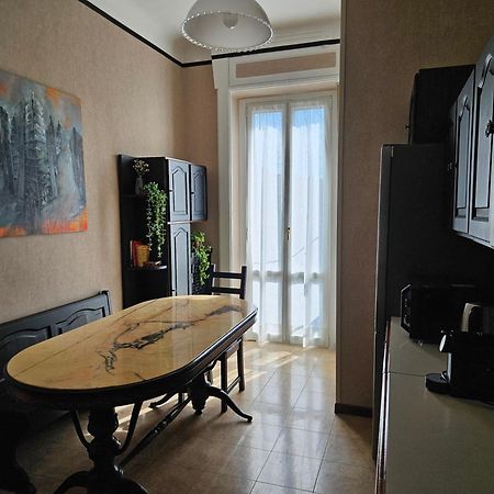 Homegallery - Elegante Appartamento Milanese Exterior photo