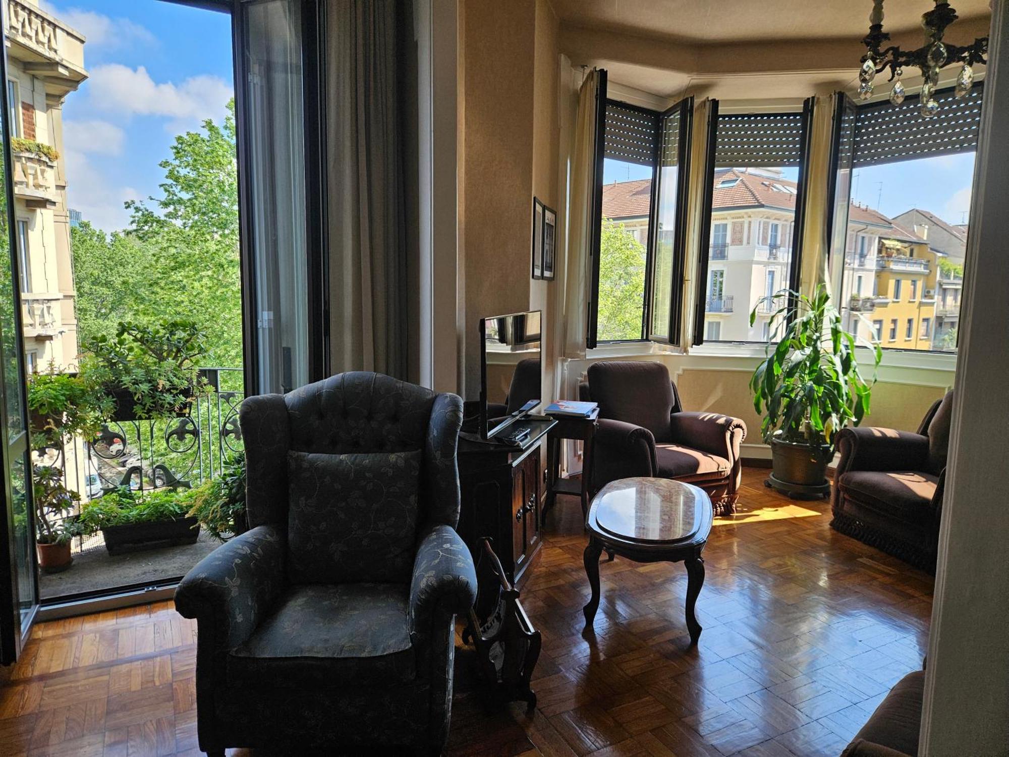 Homegallery - Elegante Appartamento Milanese Exterior photo