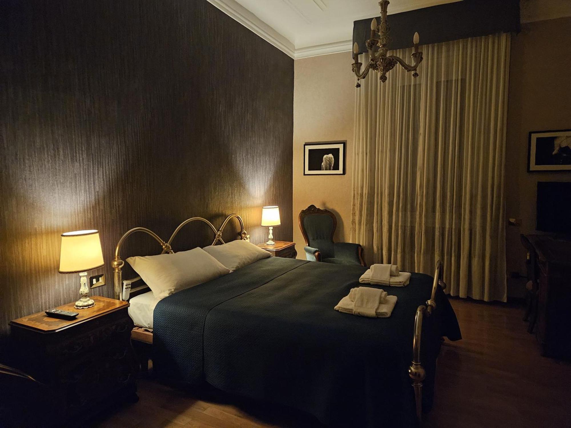 Homegallery - Elegante Appartamento Milanese Exterior photo