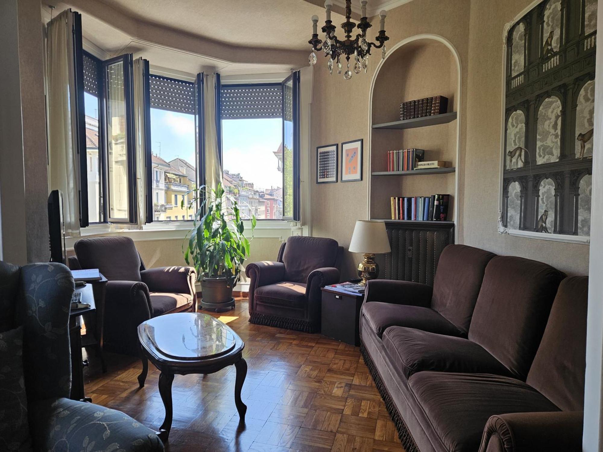 Homegallery - Elegante Appartamento Milanese Exterior photo